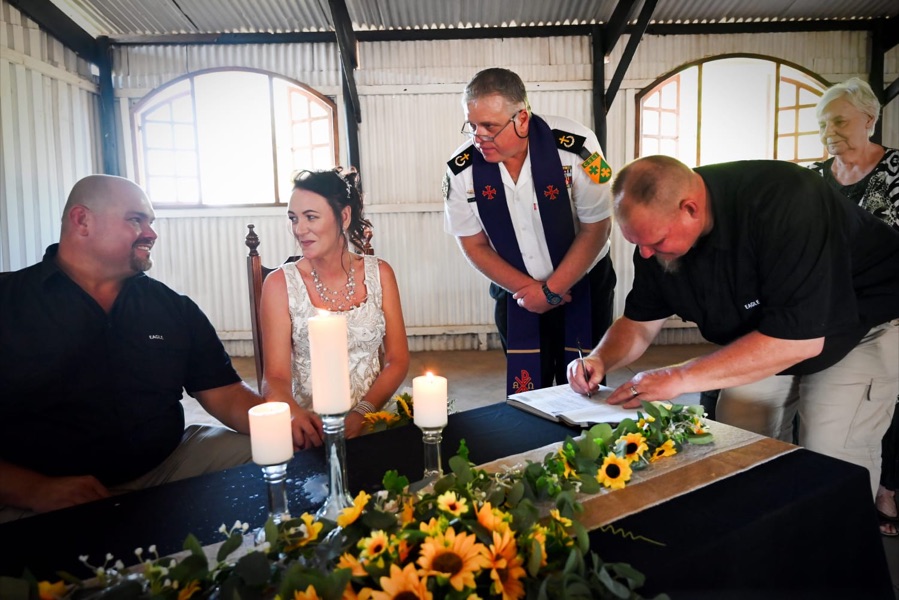 Wedding ceremony by Dr. Gerrit Rademeyer in Colenso